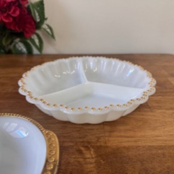 Vintage Milk Glass Divided Dishes Gold Trim Fire King Anchor Hocking Serving Pla - Picture 8 of 8